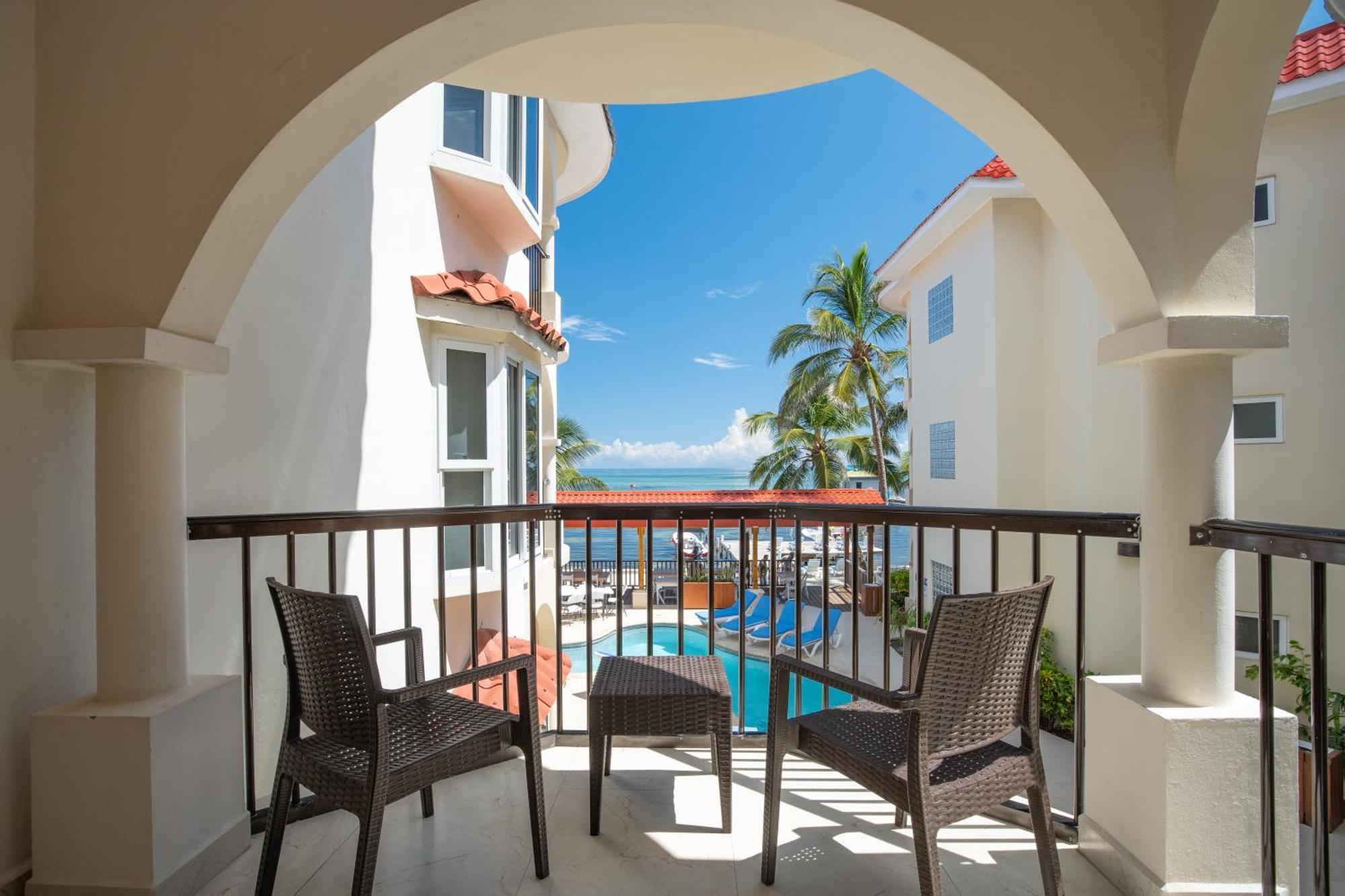 Sunbreeze Suites San Pedro  Eksteriør bilde