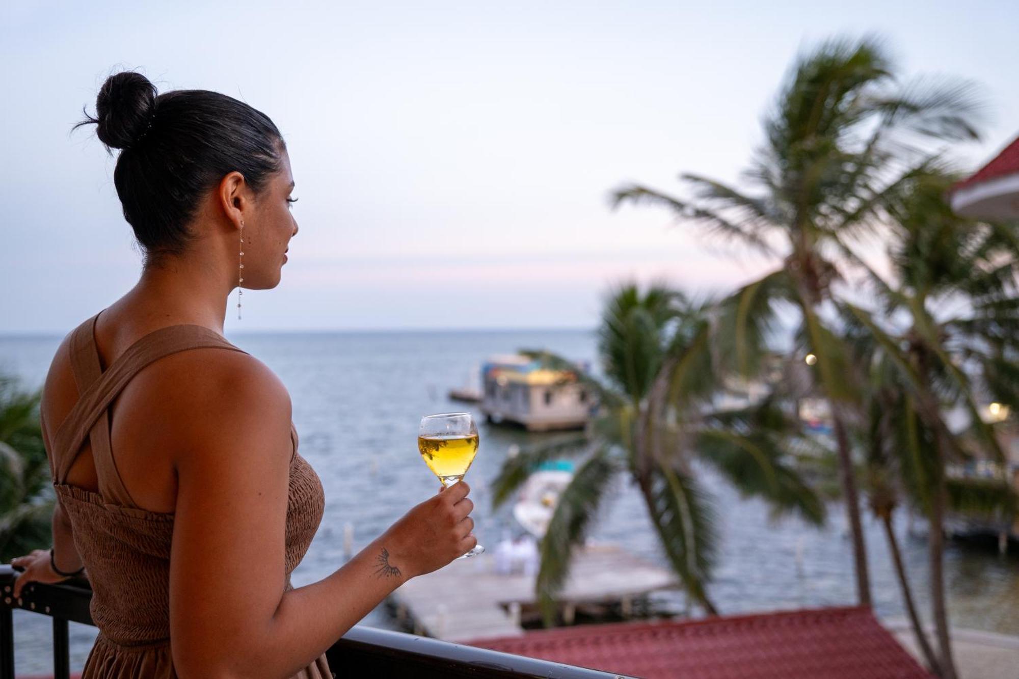 Sunbreeze Suites San Pedro  Eksteriør bilde