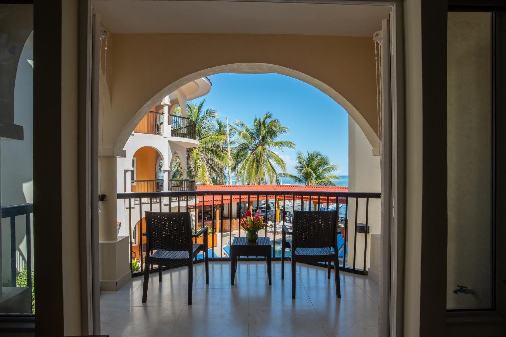 Sunbreeze Suites San Pedro  Eksteriør bilde