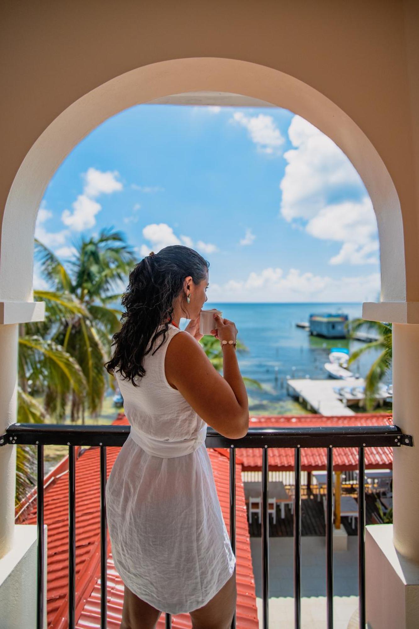 Sunbreeze Suites San Pedro  Eksteriør bilde
