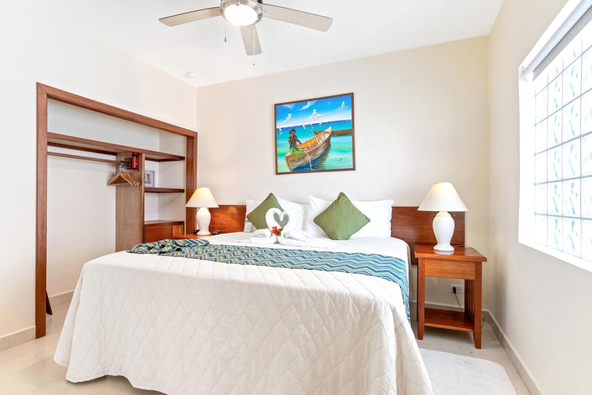 Sunbreeze Suites San Pedro  Eksteriør bilde
